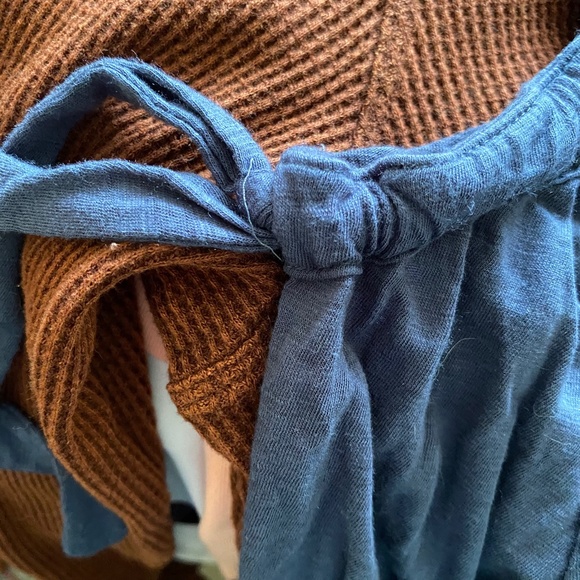 Women's Blue Express Cold Shoulder Blouse Sz M - Picture 4 of 4